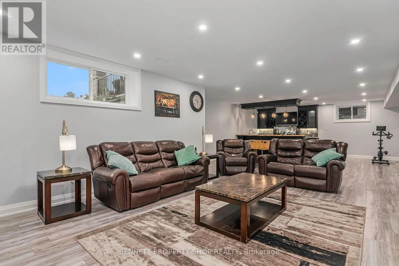 10 WESTWOOD DRIVE