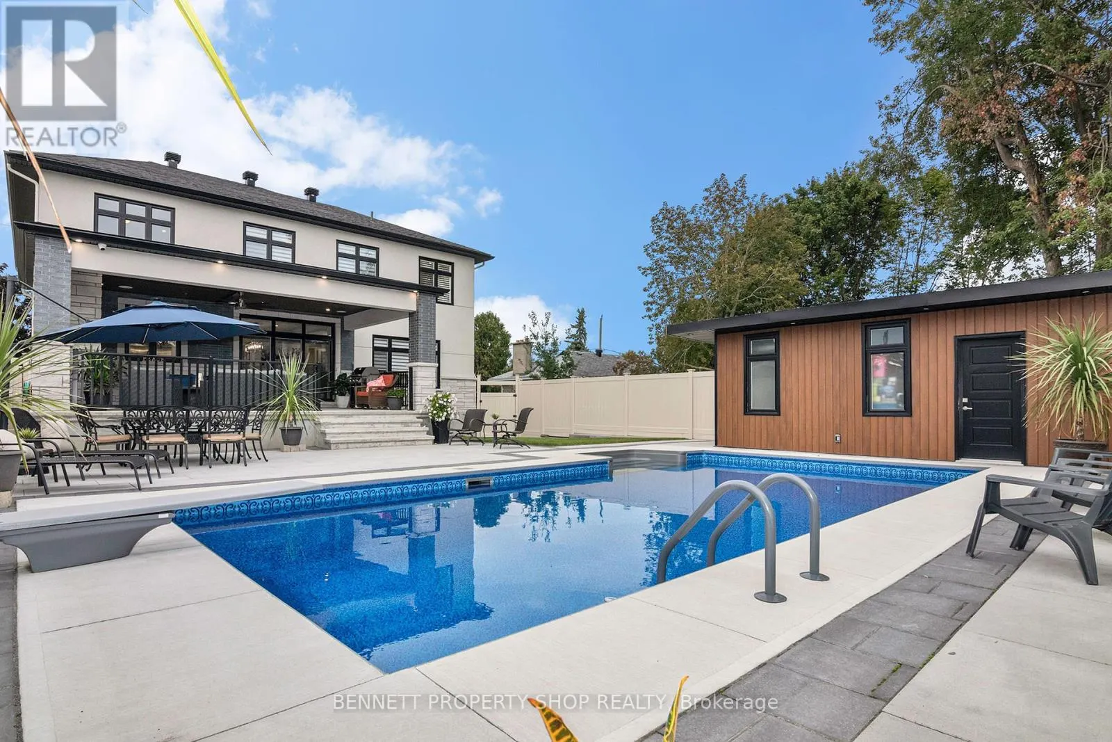 10 WESTWOOD DRIVE