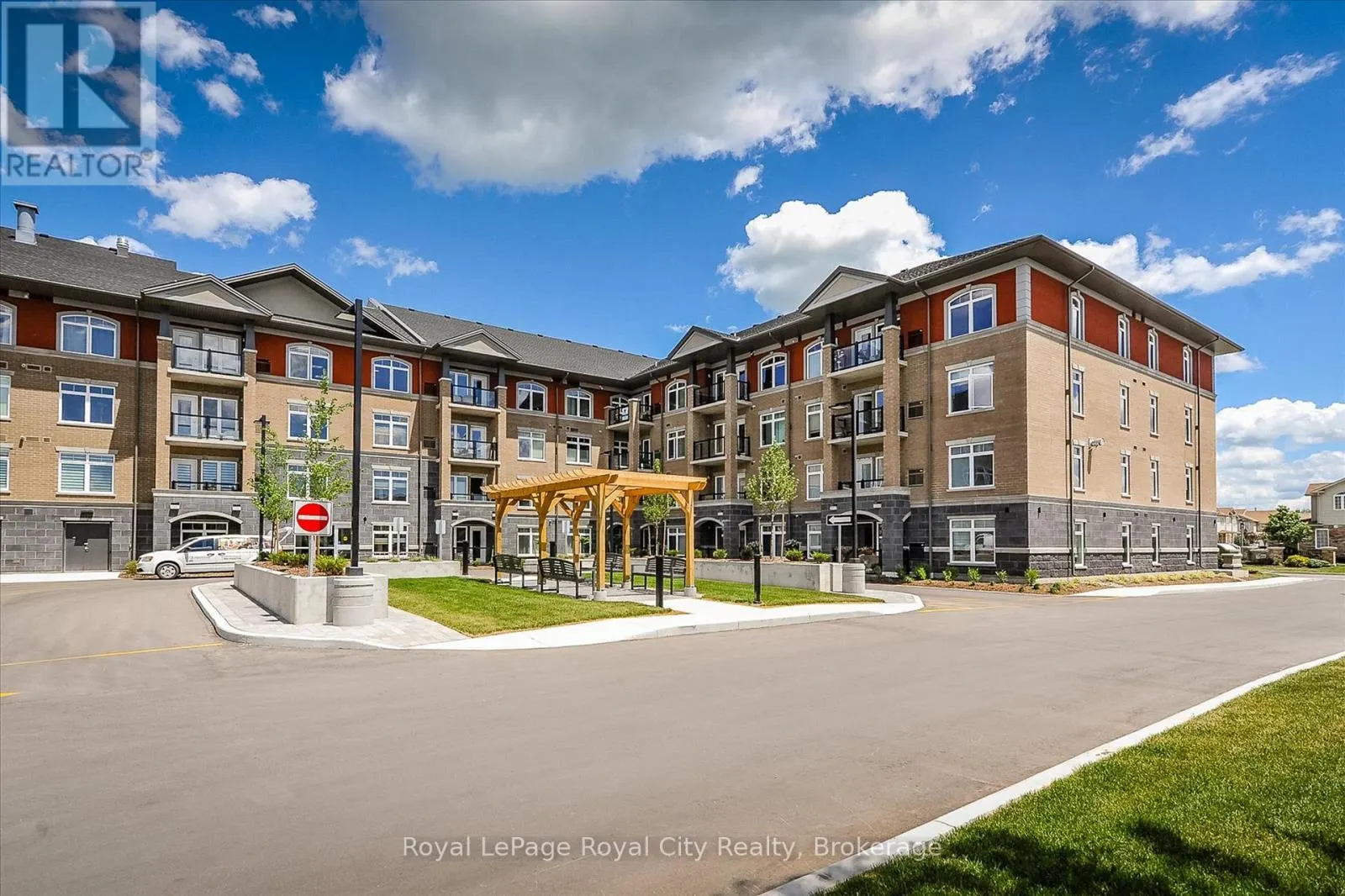 202 - 106 BARD BOULEVARD, #202