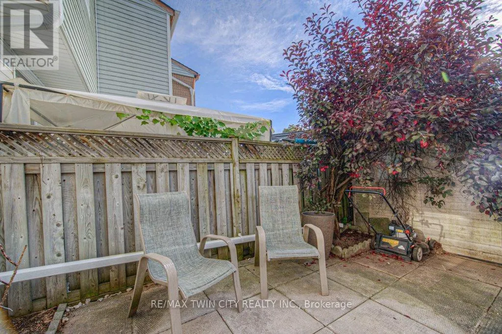44 FROBISHER COURT
