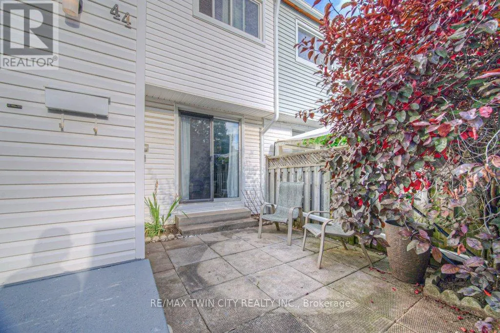 44 FROBISHER COURT