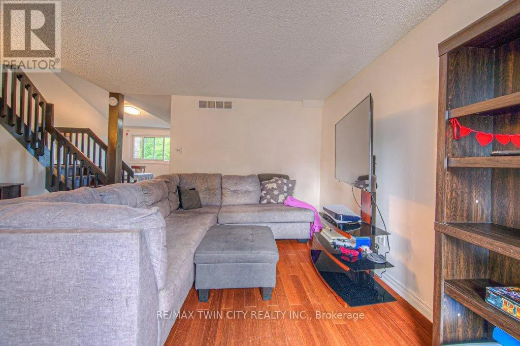 44 FROBISHER COURT