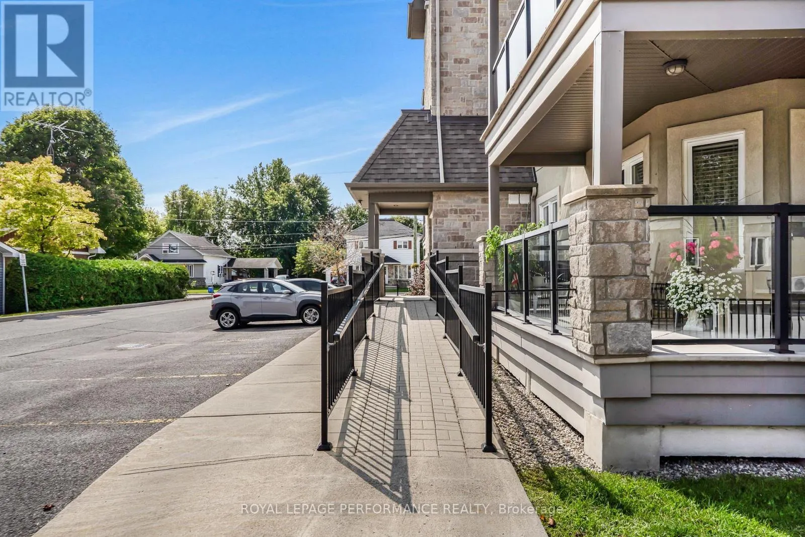 301 - 770 PRINCIPALE STREET