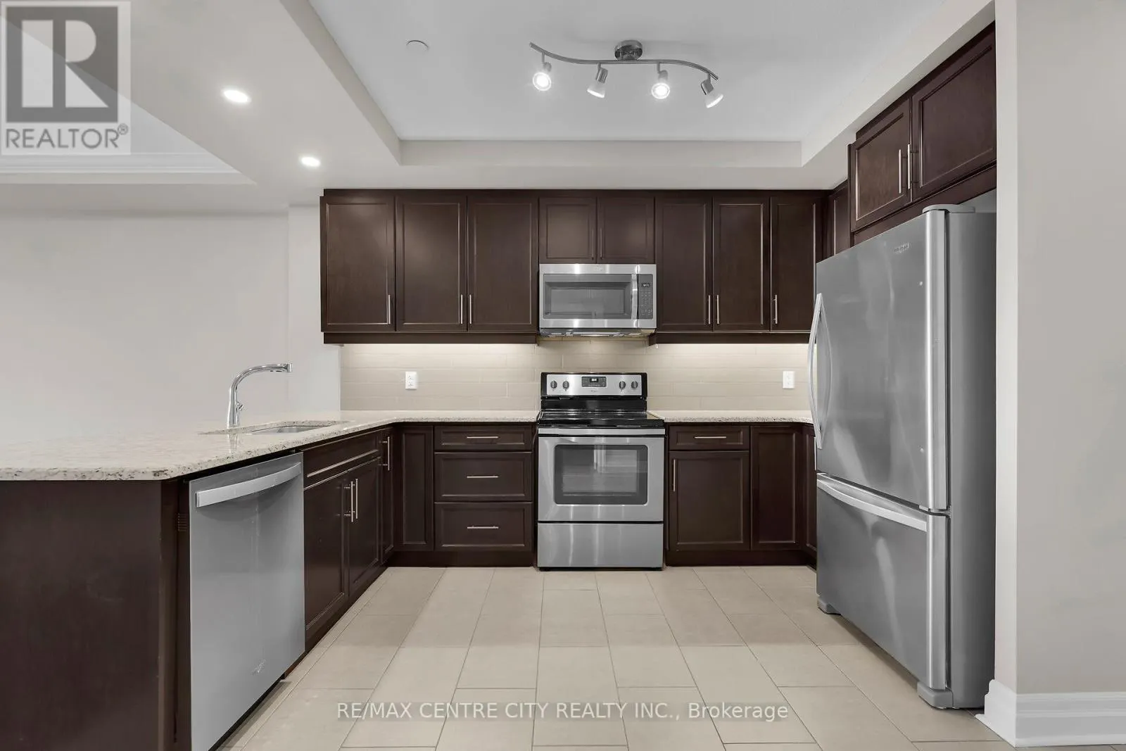 801 - 260 VILLAGEWALK BOULEVARD, #801