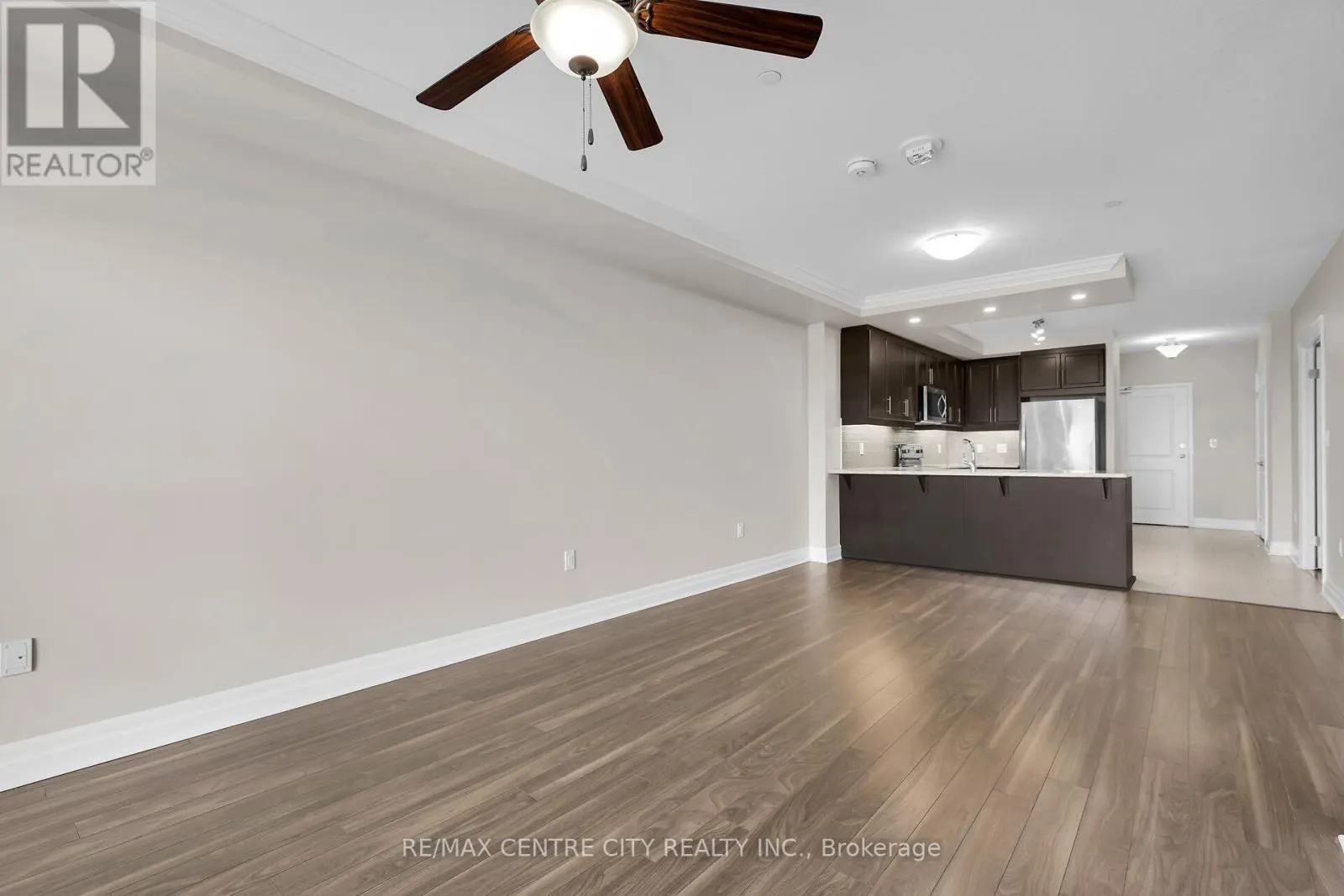 801 - 260 VILLAGEWALK BOULEVARD, #801