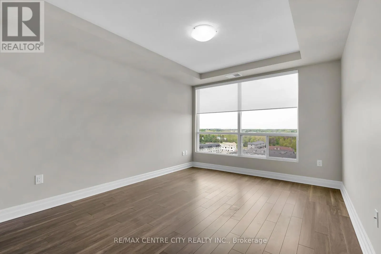 801 - 260 VILLAGEWALK BOULEVARD, #801