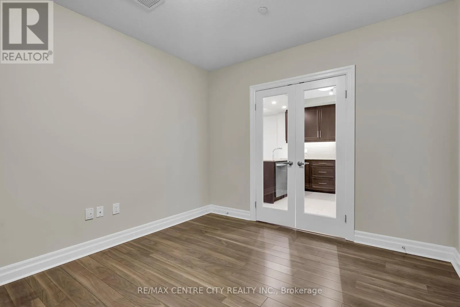 801 - 260 VILLAGEWALK BOULEVARD, #801