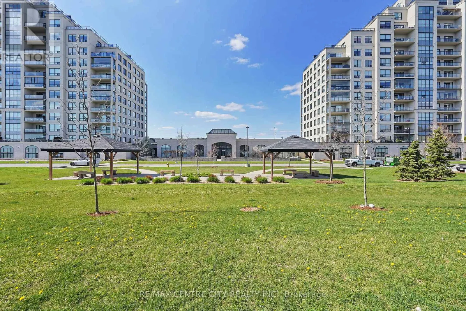 801 - 260 VILLAGEWALK BOULEVARD, #801