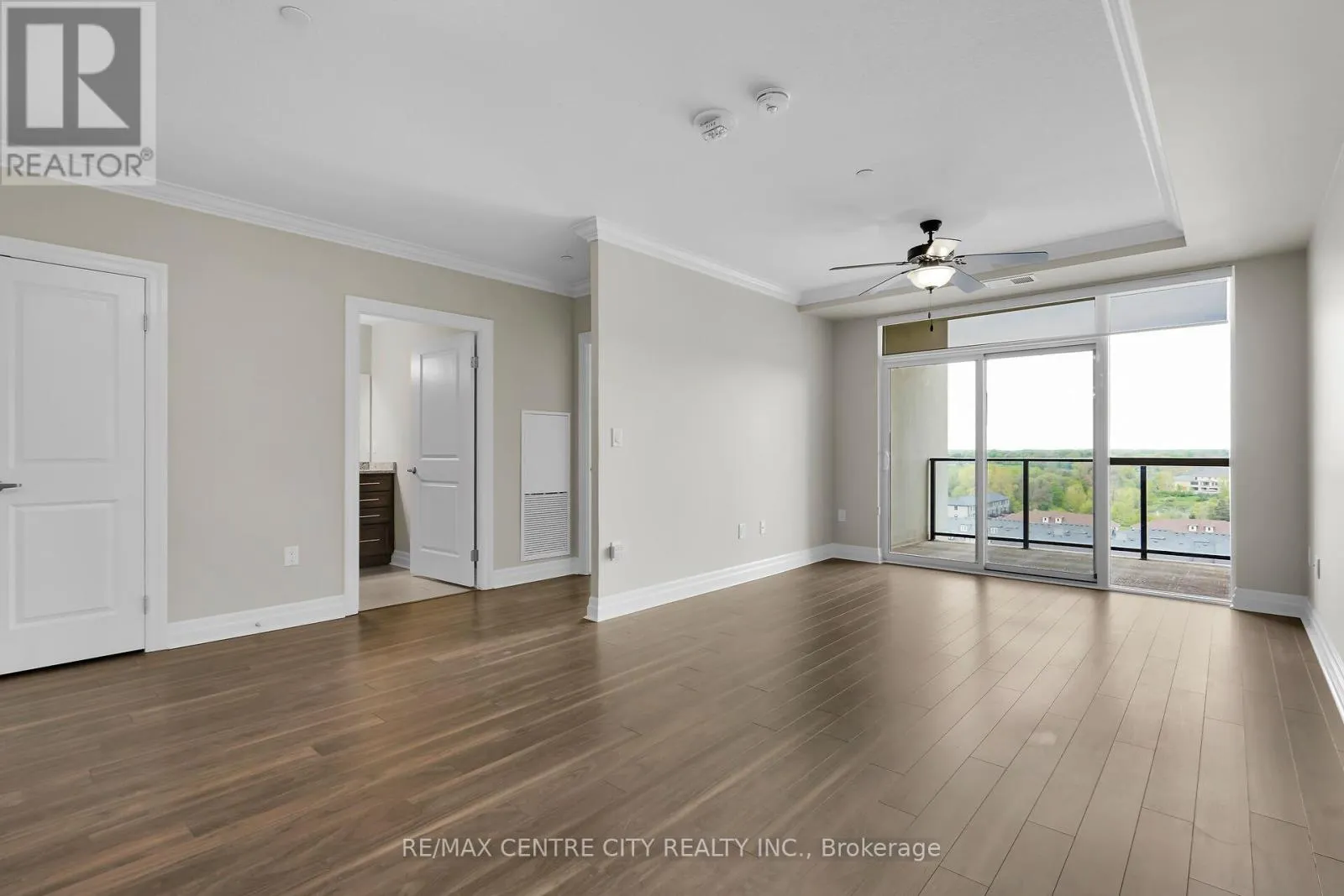 801 - 260 VILLAGEWALK BOULEVARD, #801