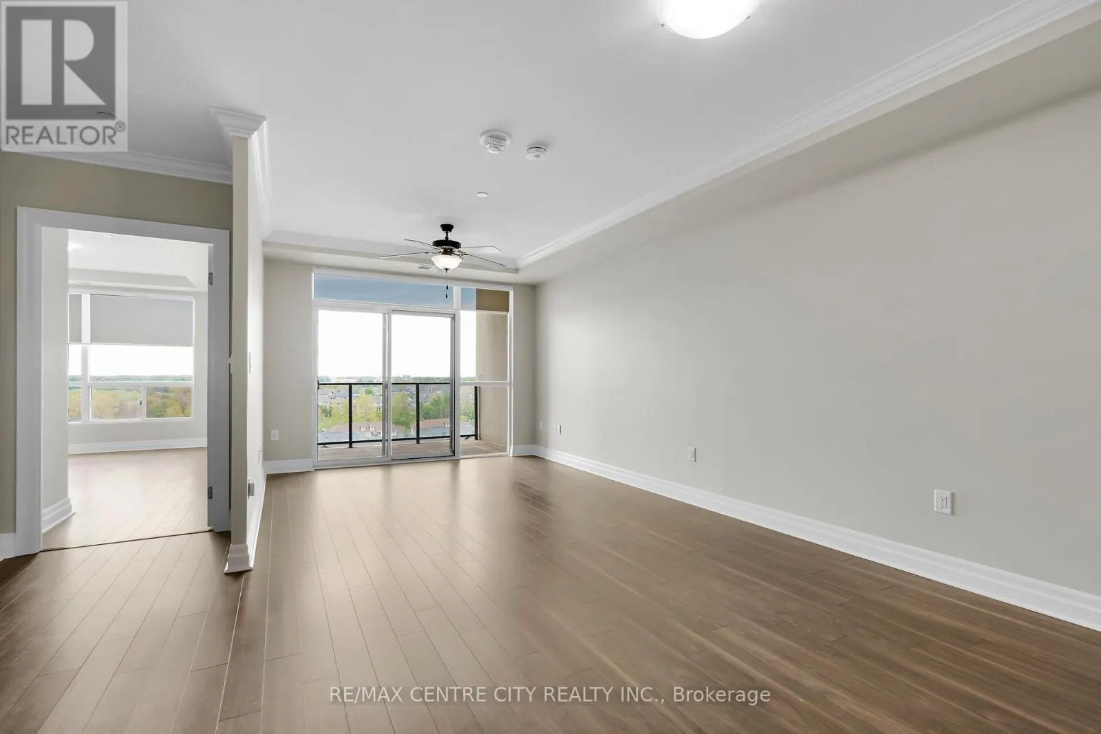 801 - 260 VILLAGEWALK BOULEVARD, #801