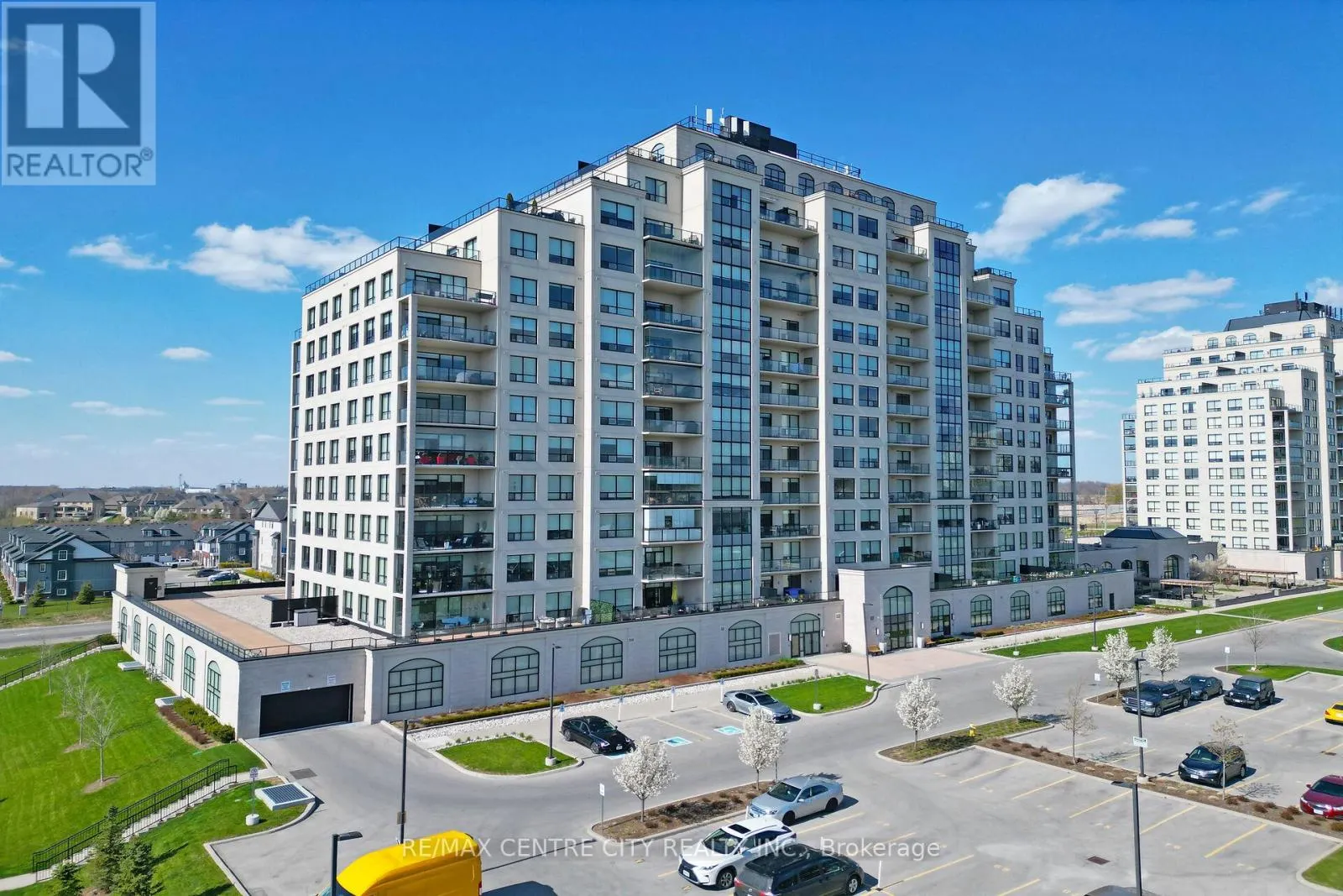 801 - 260 VILLAGEWALK BOULEVARD, #801