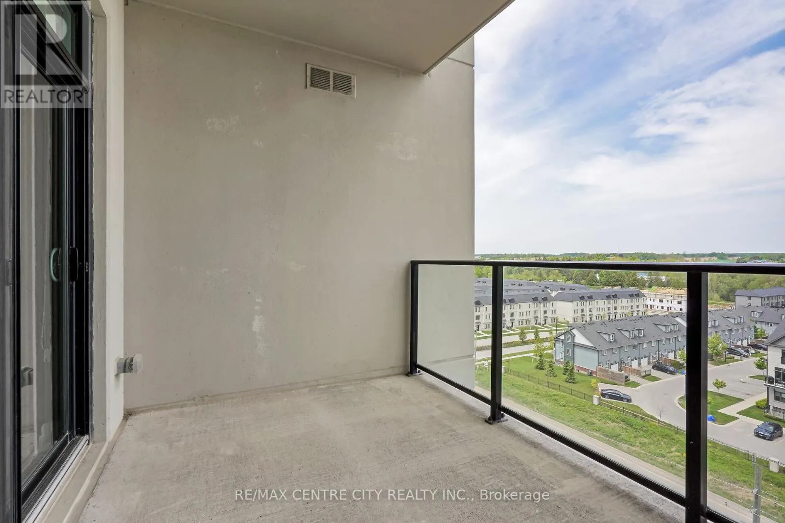 801 - 260 VILLAGEWALK BOULEVARD, #801