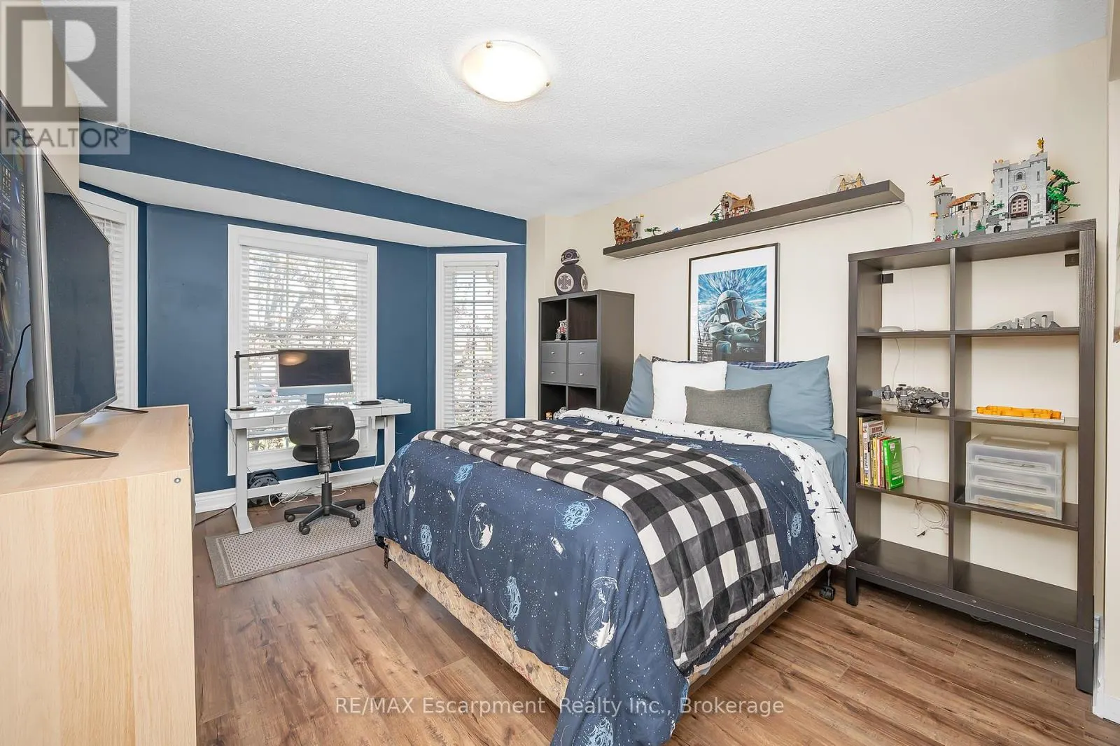 22 WATERFORD CRESCENT