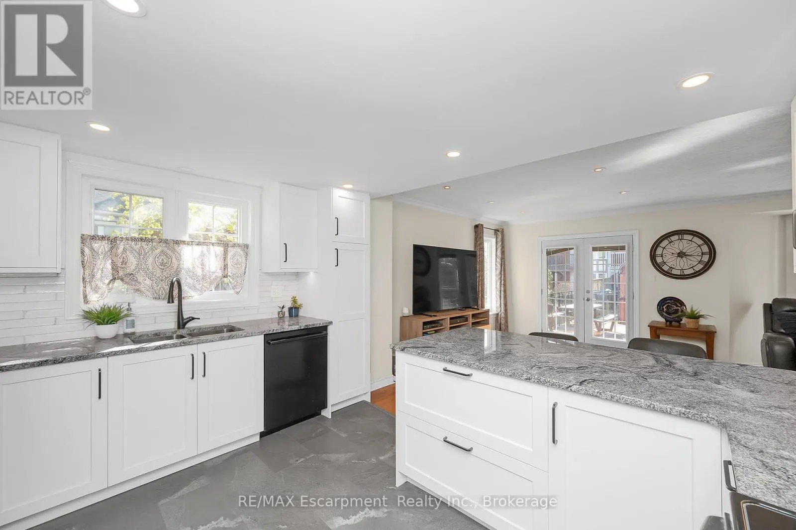 22 WATERFORD CRESCENT