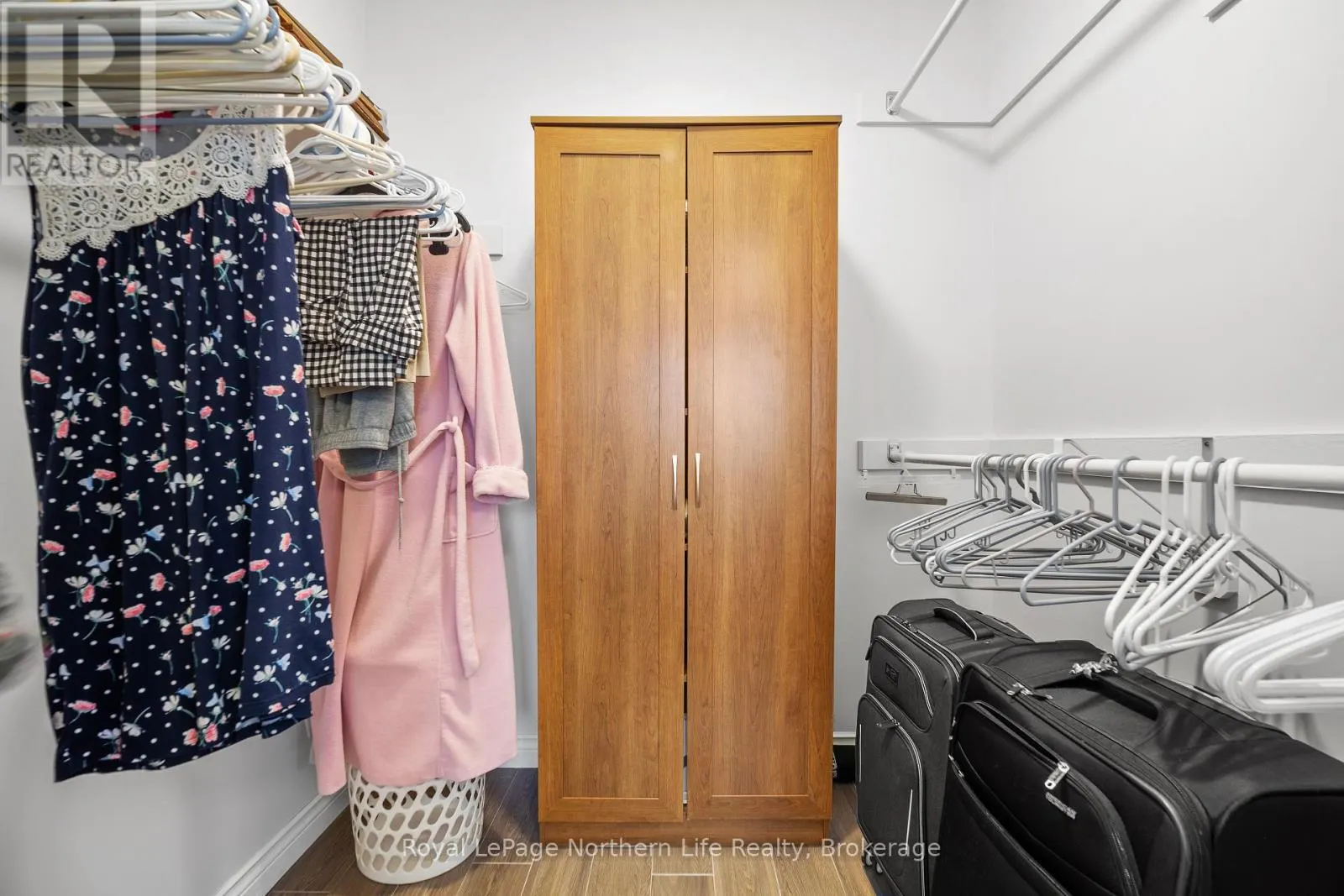 8 - 582 LAKESHORE DRIVE, #8