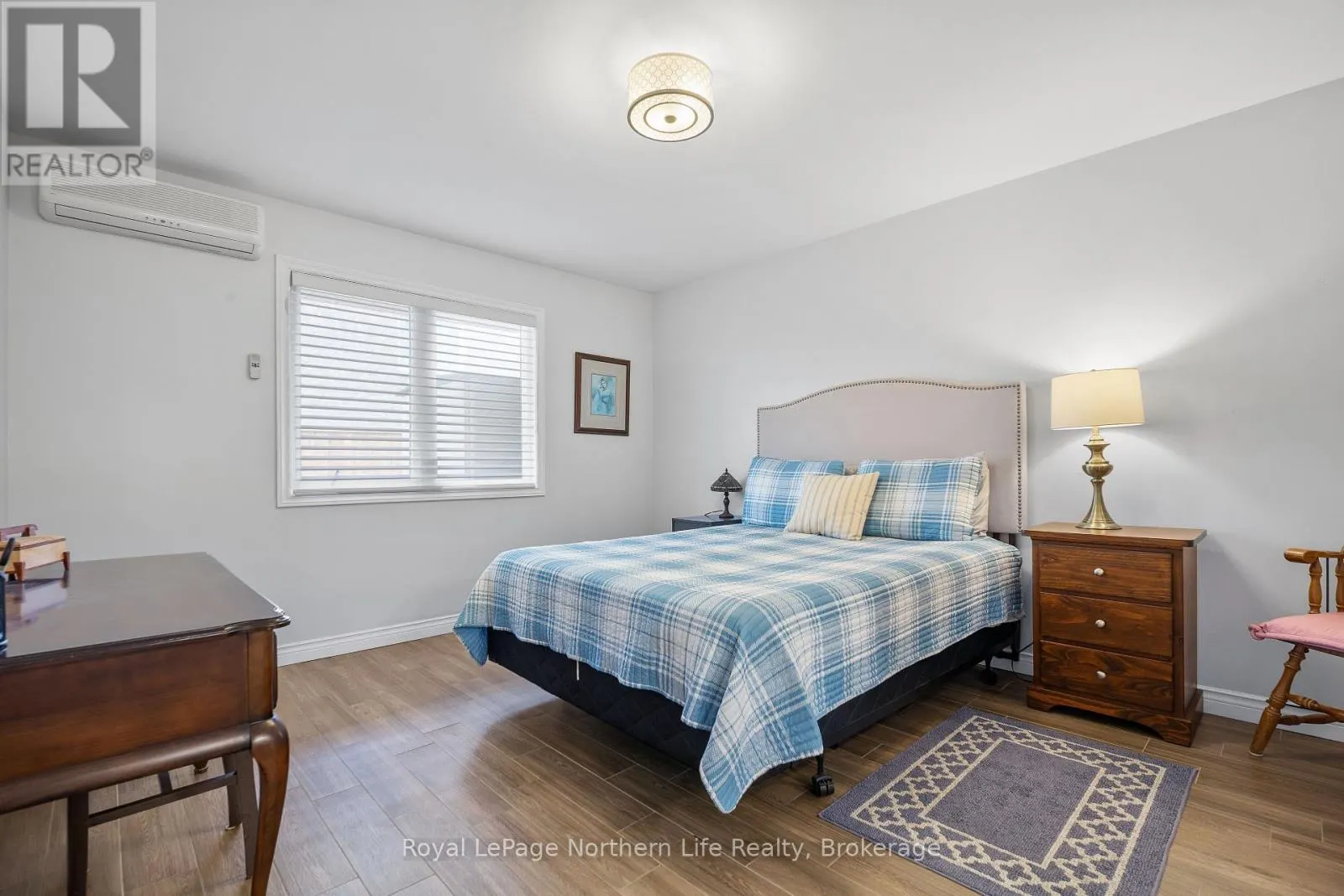 8 - 582 LAKESHORE DRIVE, #8