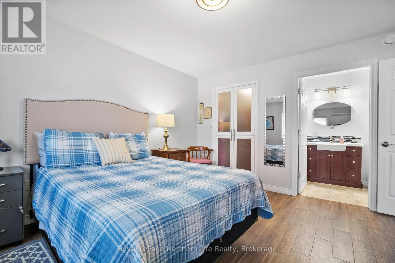 8 - 582 LAKESHORE DRIVE, #8