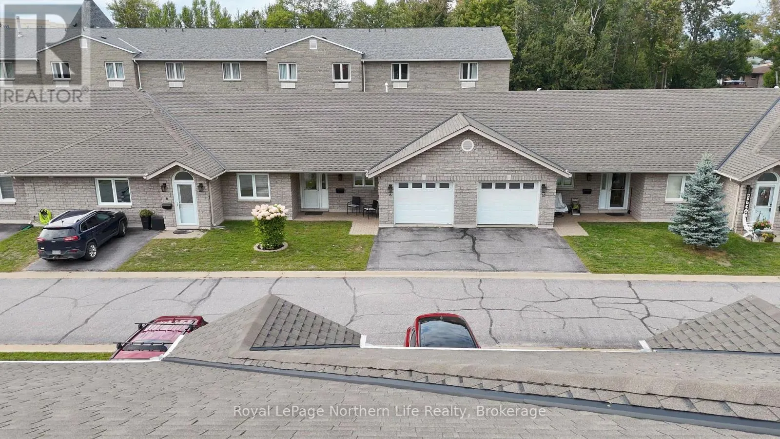 8 - 582 LAKESHORE DRIVE, #8