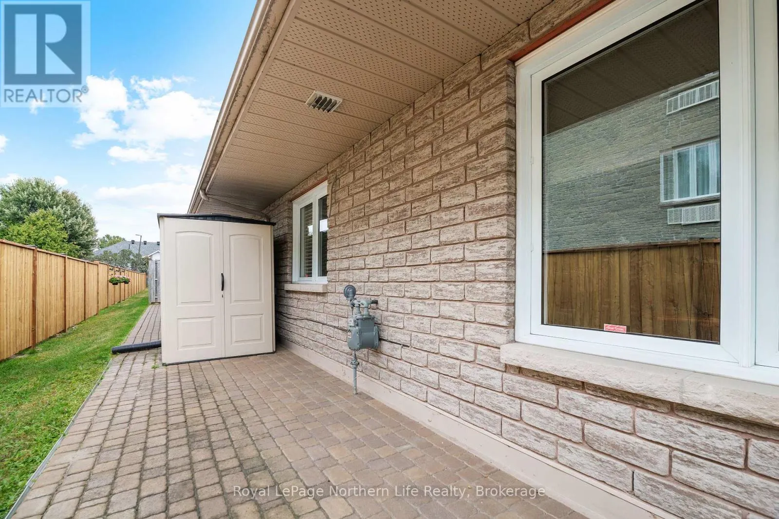 8 - 582 LAKESHORE DRIVE, #8