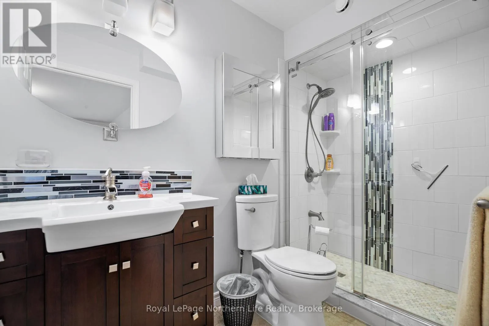 8 - 582 LAKESHORE DRIVE, #8