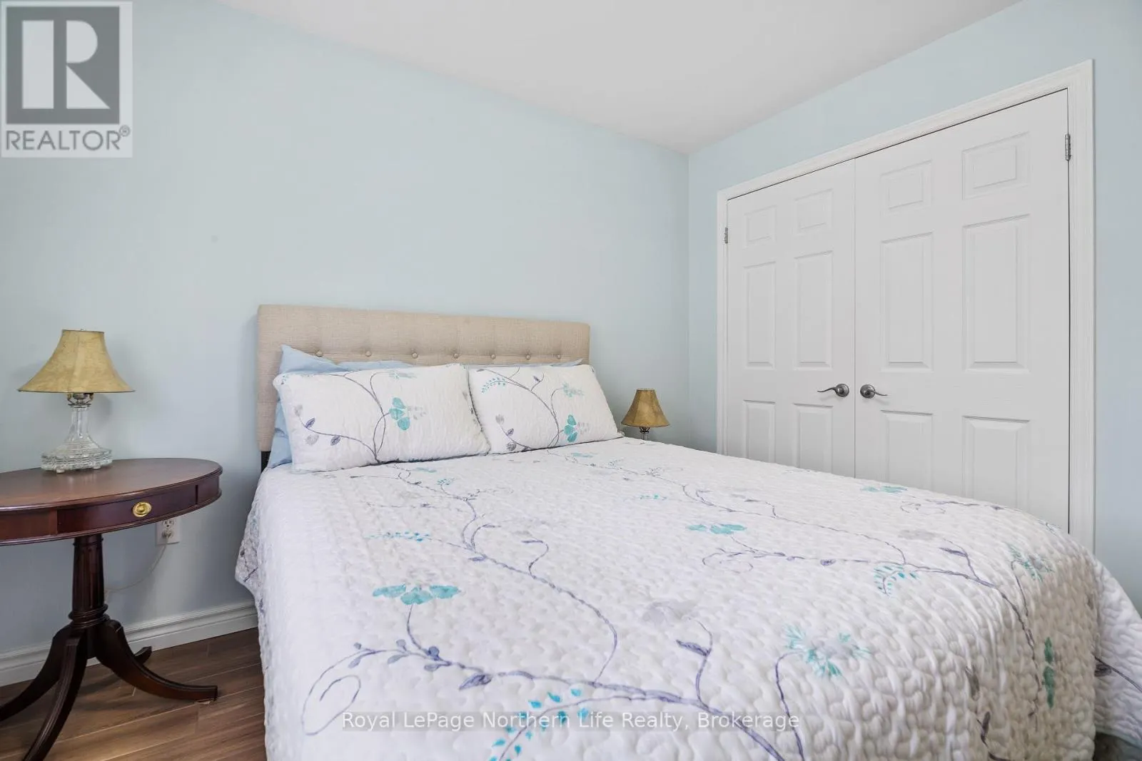 8 - 582 LAKESHORE DRIVE, #8