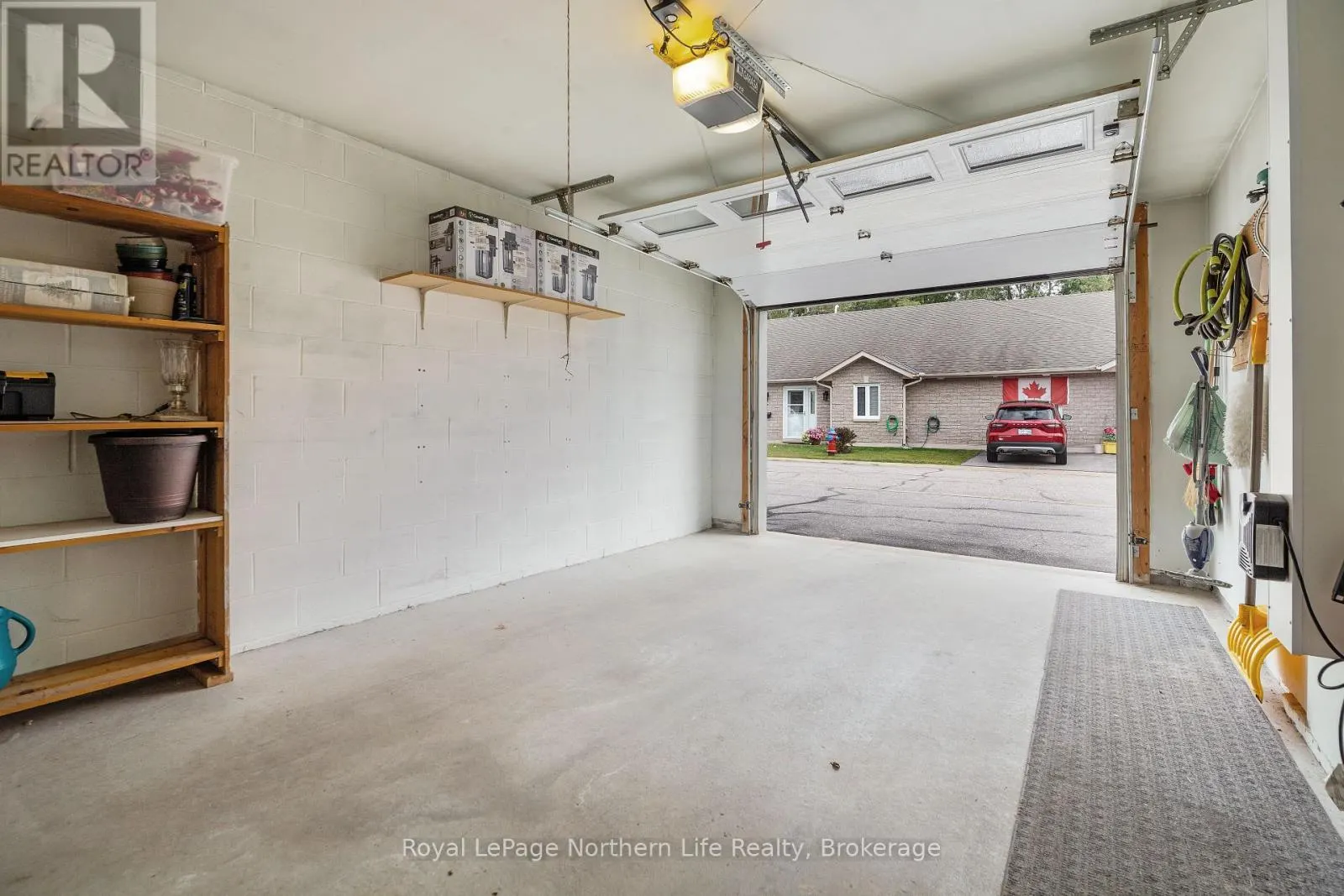8 - 582 LAKESHORE DRIVE, #8