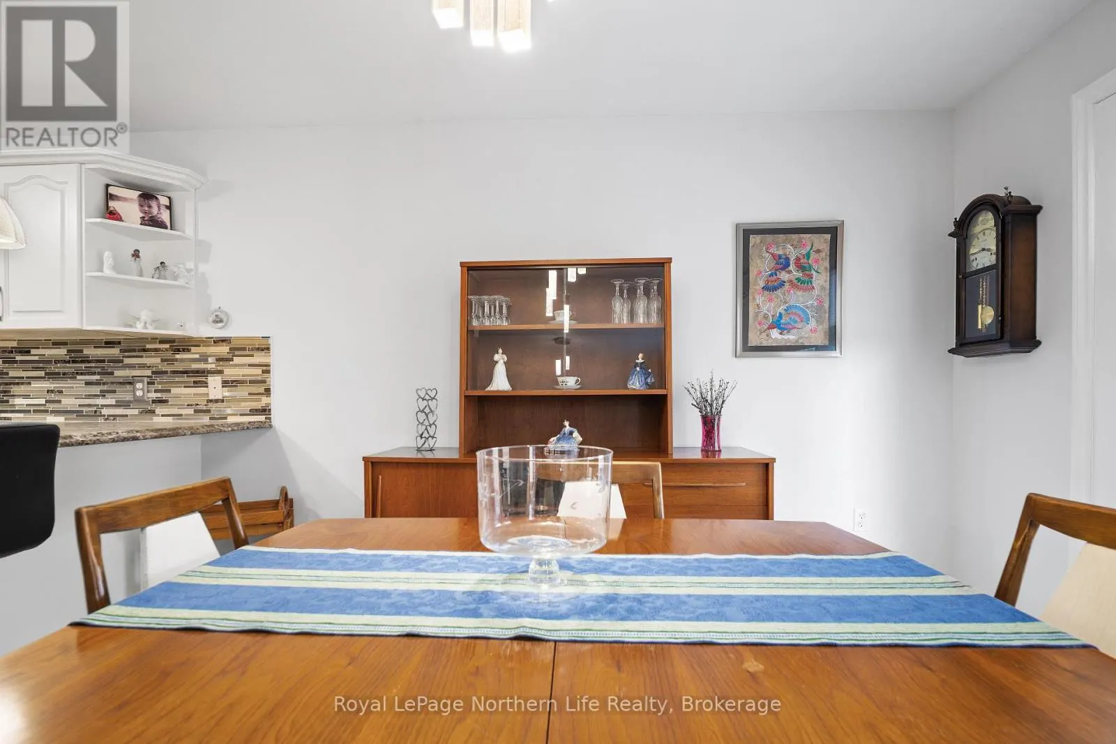 8 - 582 LAKESHORE DRIVE, #8