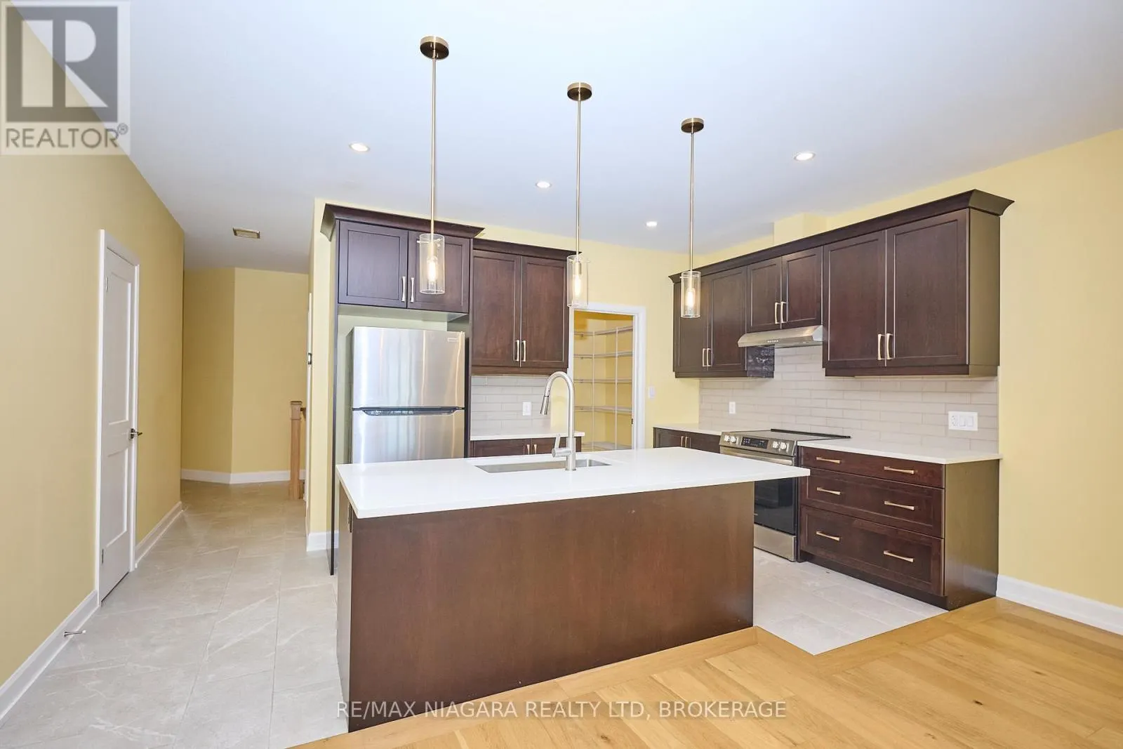 3947 MITCHELL CRESCENT