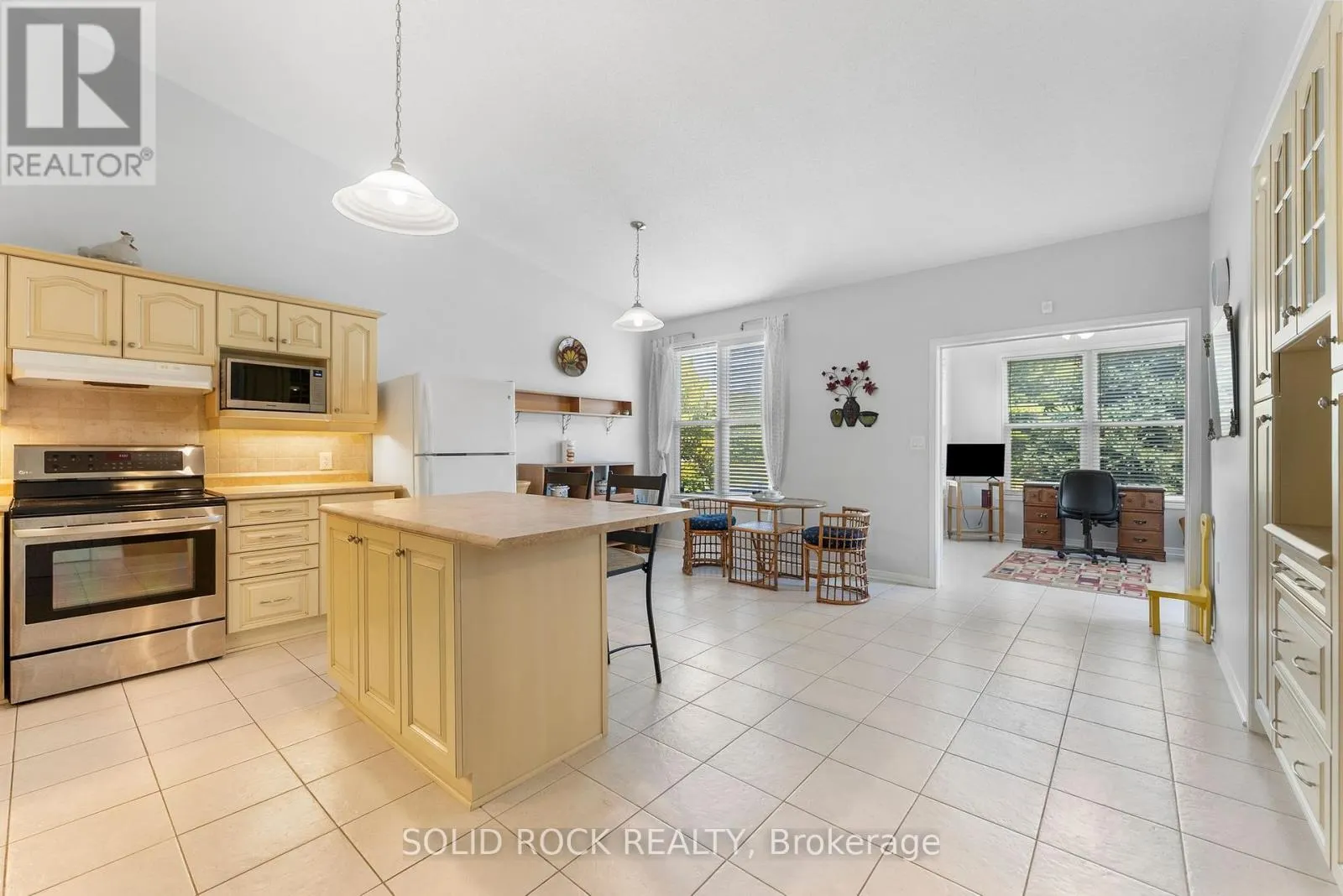 659 COUNTRY TRAIL PRIVATE