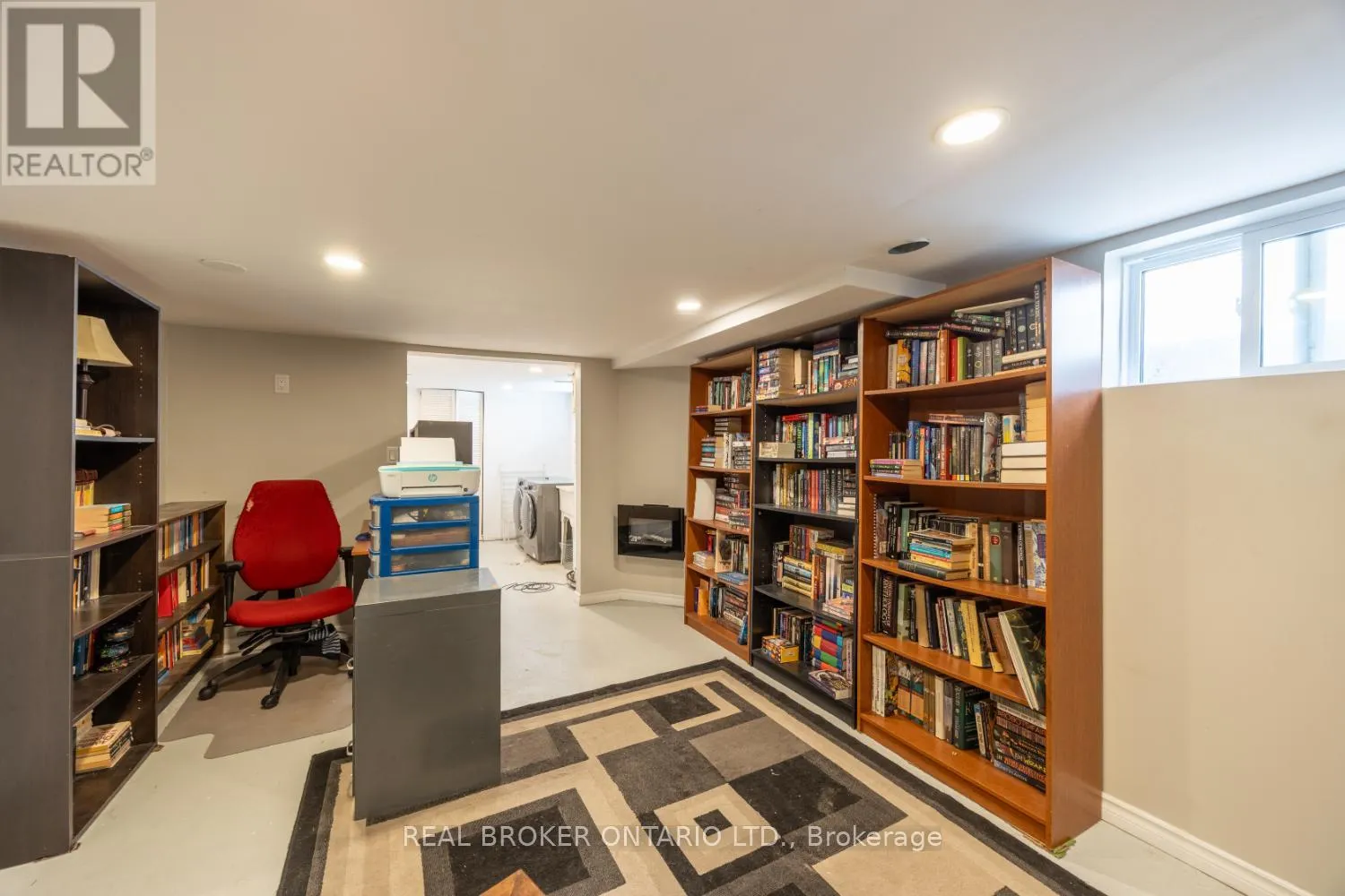 176 LANSDOWNE STREET W