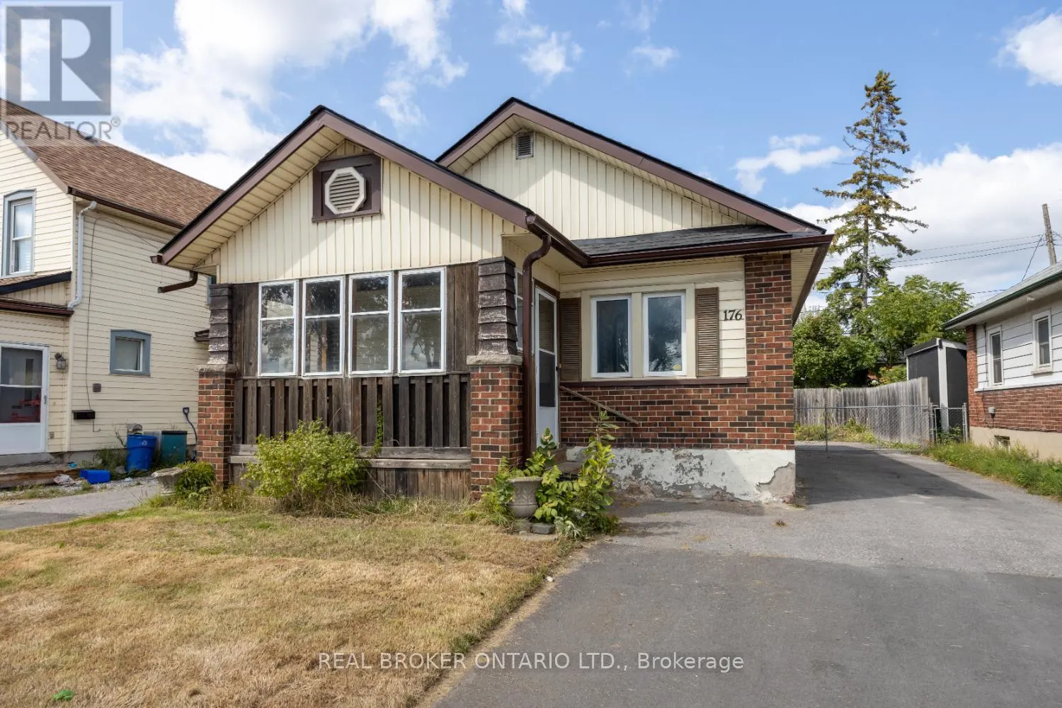 176 LANSDOWNE STREET W