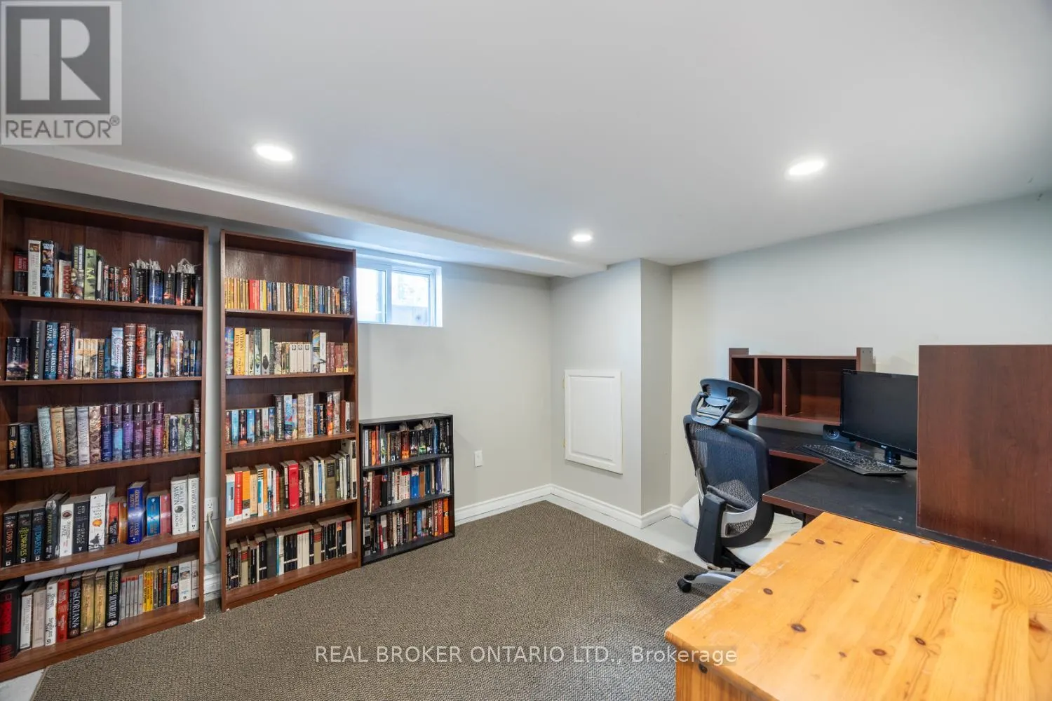 176 LANSDOWNE STREET W