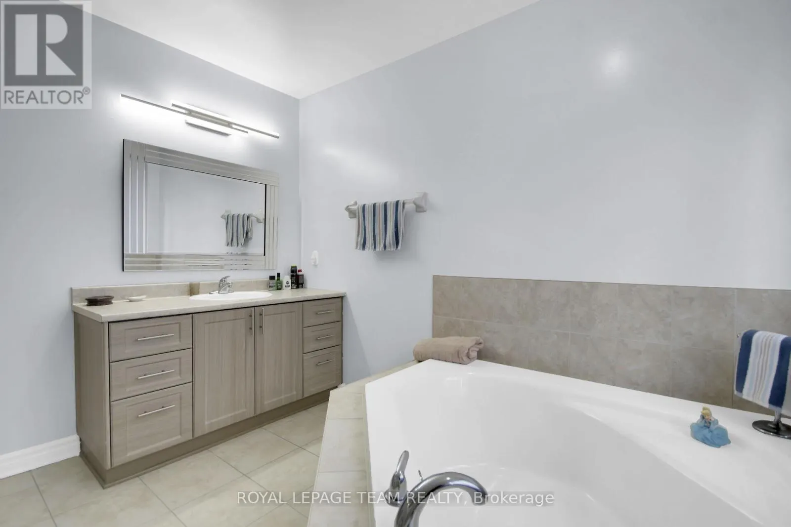 1024 NORTHGRAVES CRESCENT