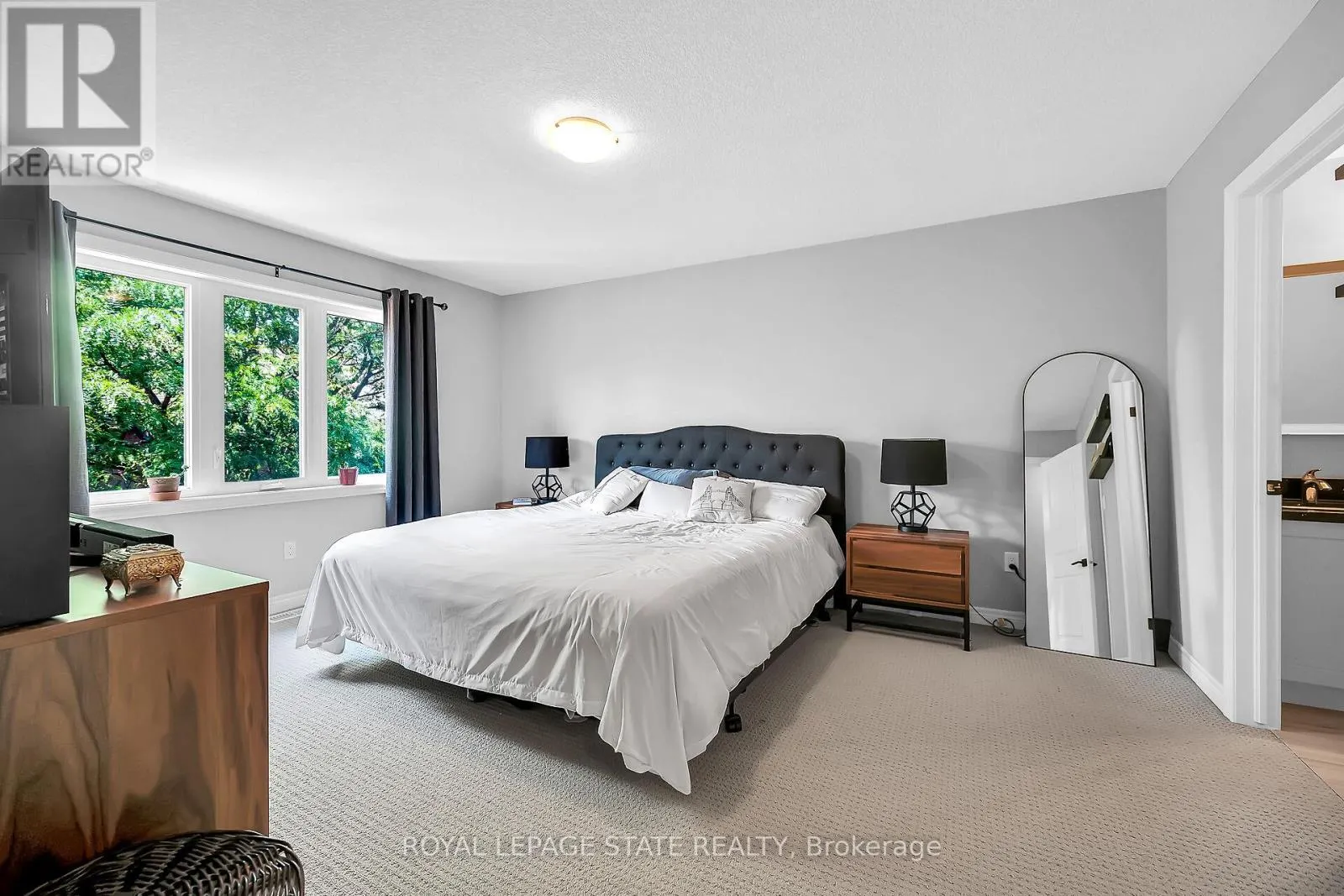 4 - 120 VINEBERG DRIVE