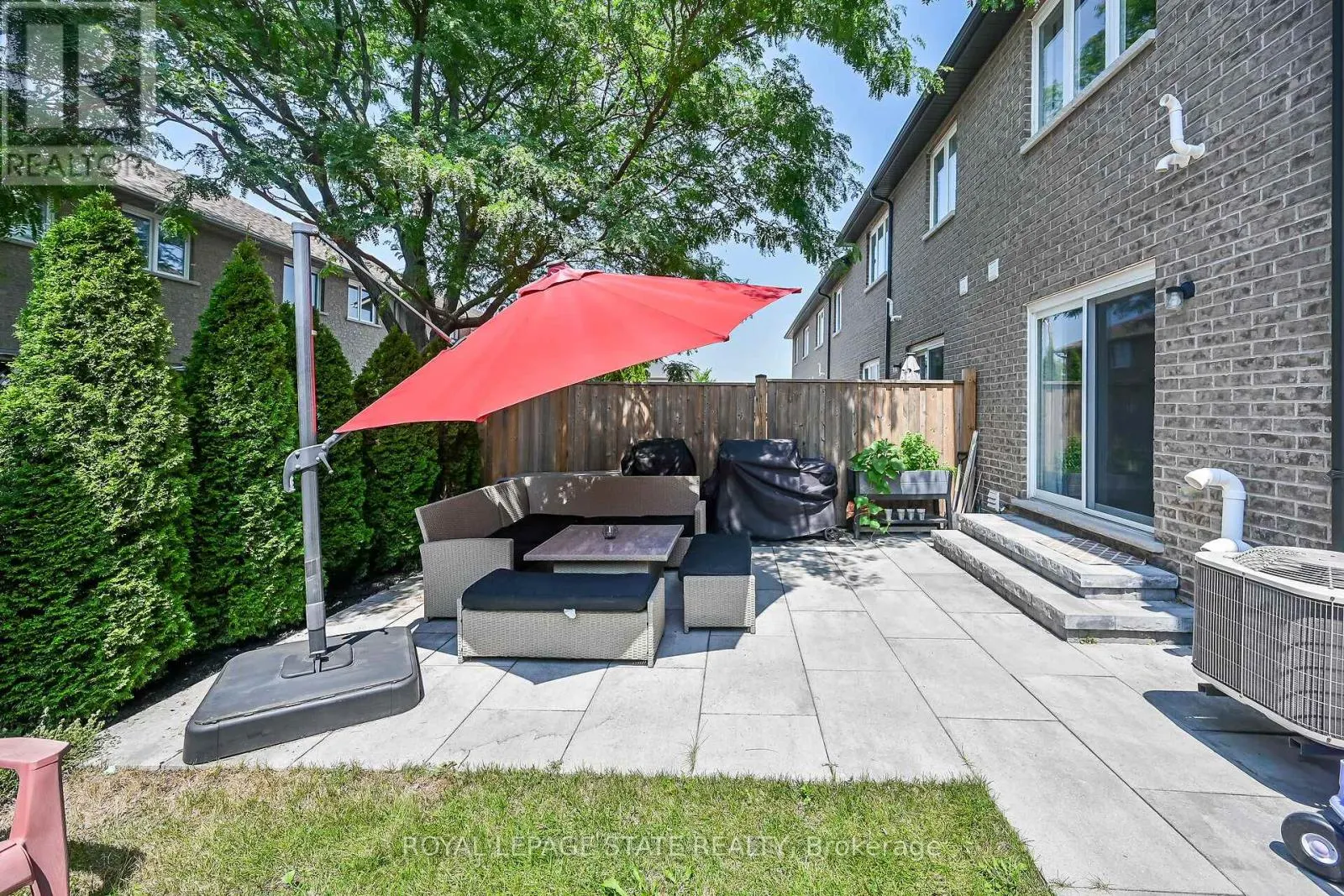 4 - 120 VINEBERG DRIVE