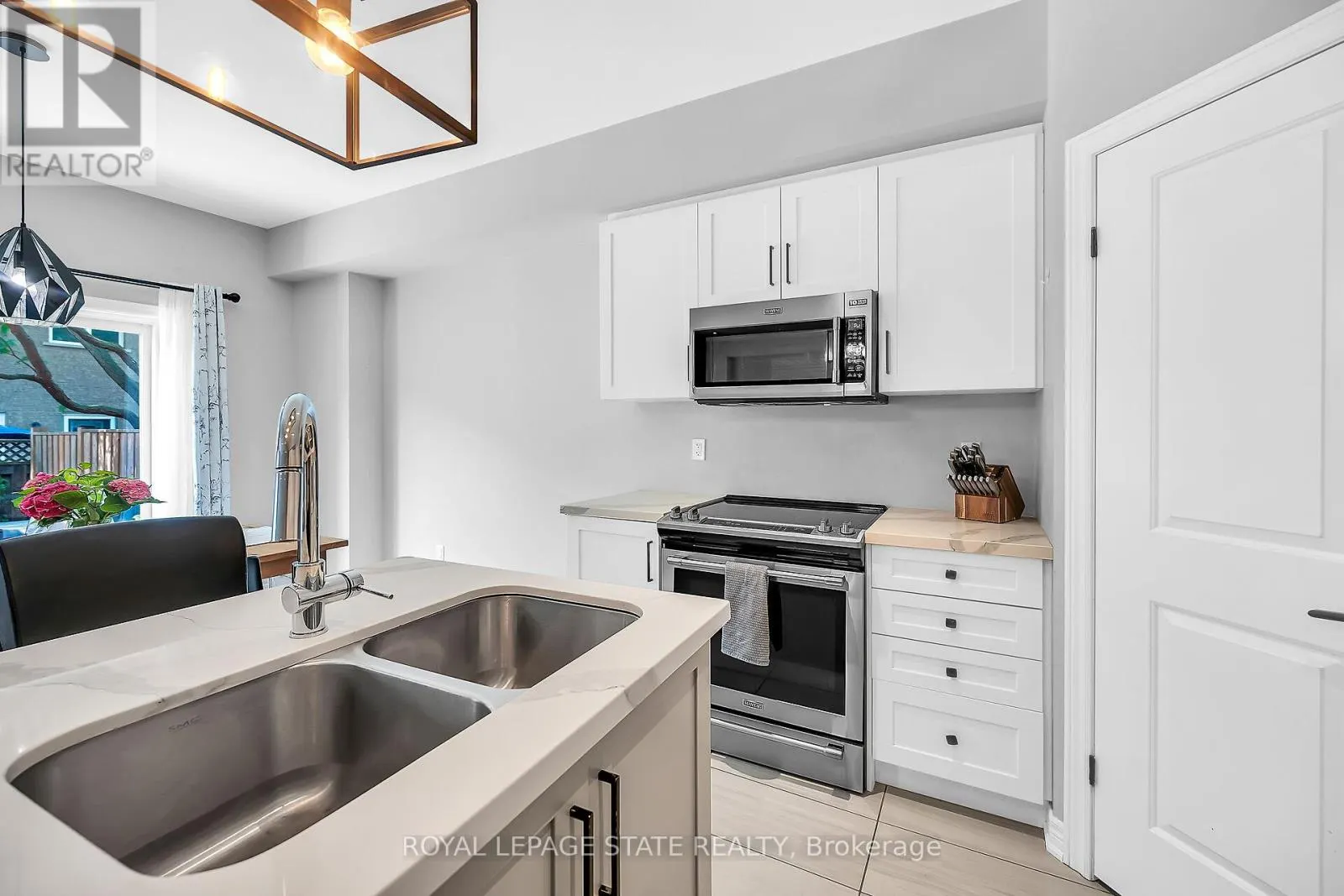 4 - 120 VINEBERG DRIVE