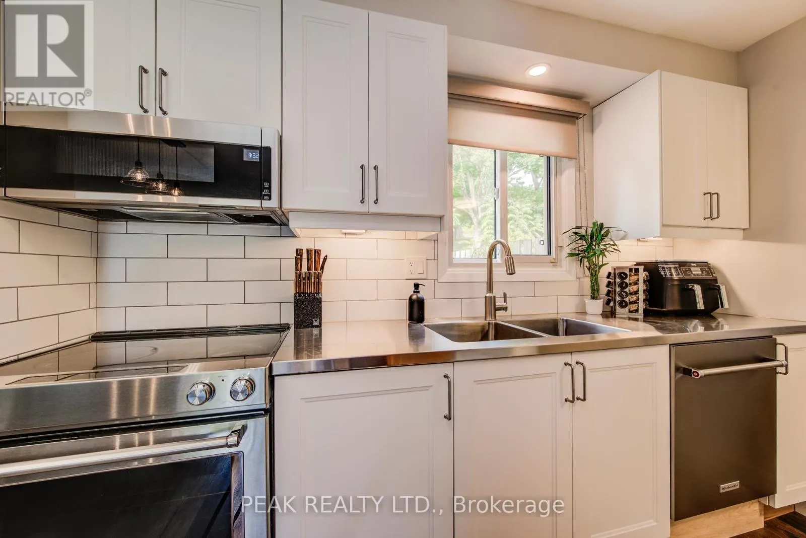 31 - 165 GREEN VALLEY DRIVE