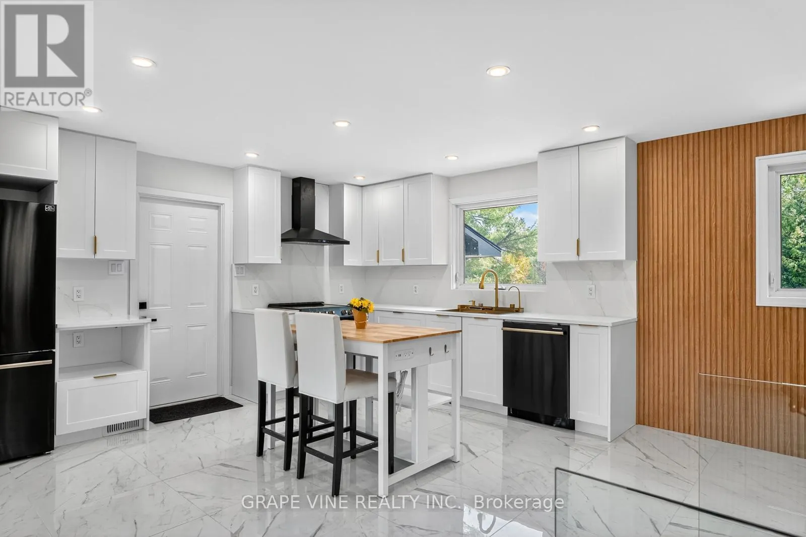 135 MANION ROAD