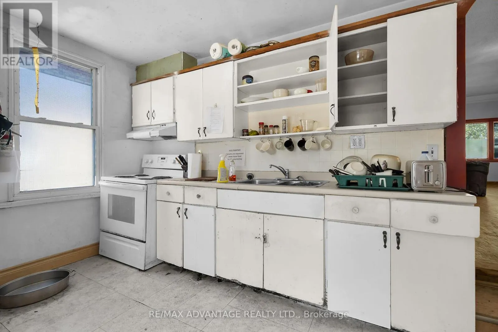 571 ELIZABETH STREET