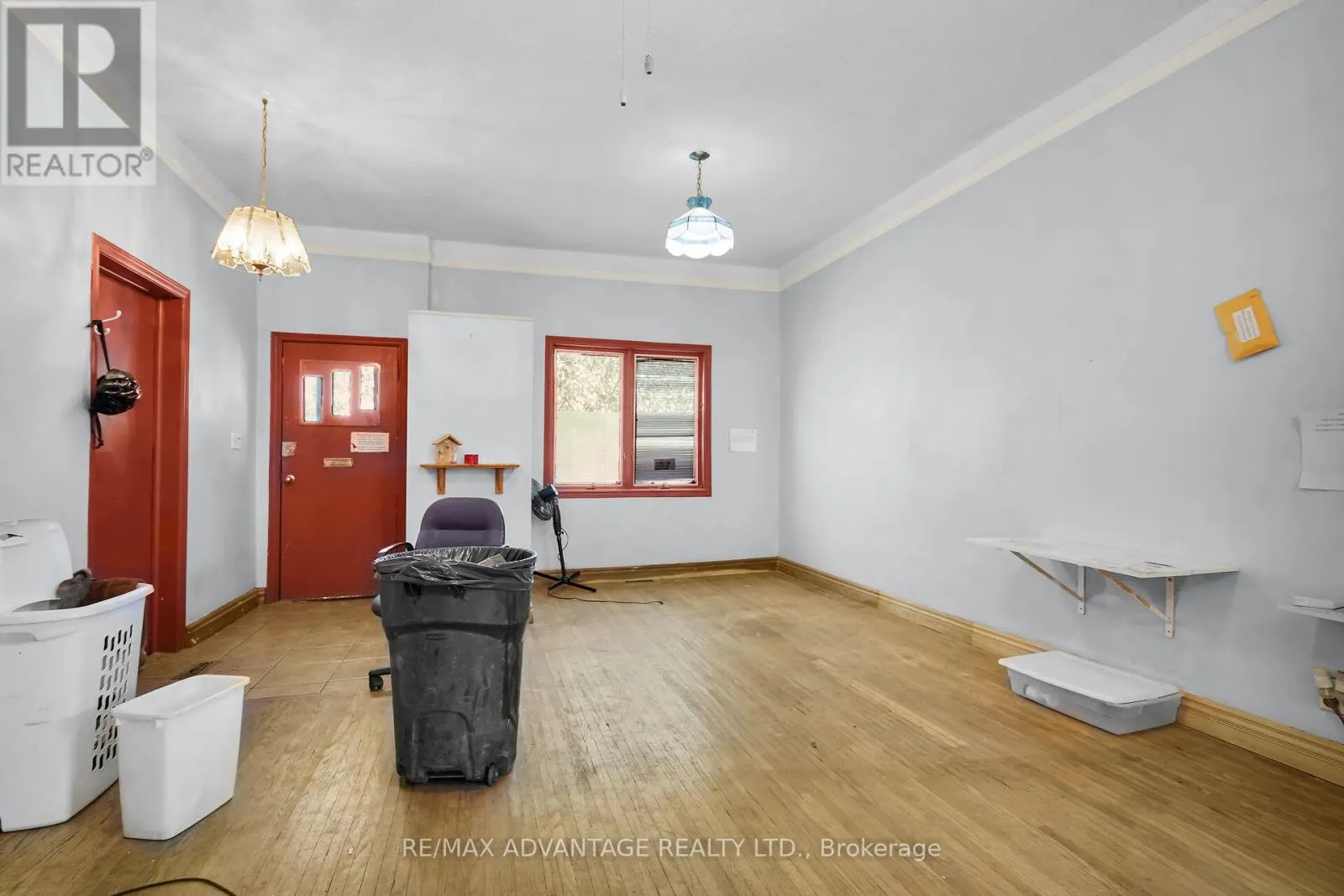 571 ELIZABETH STREET