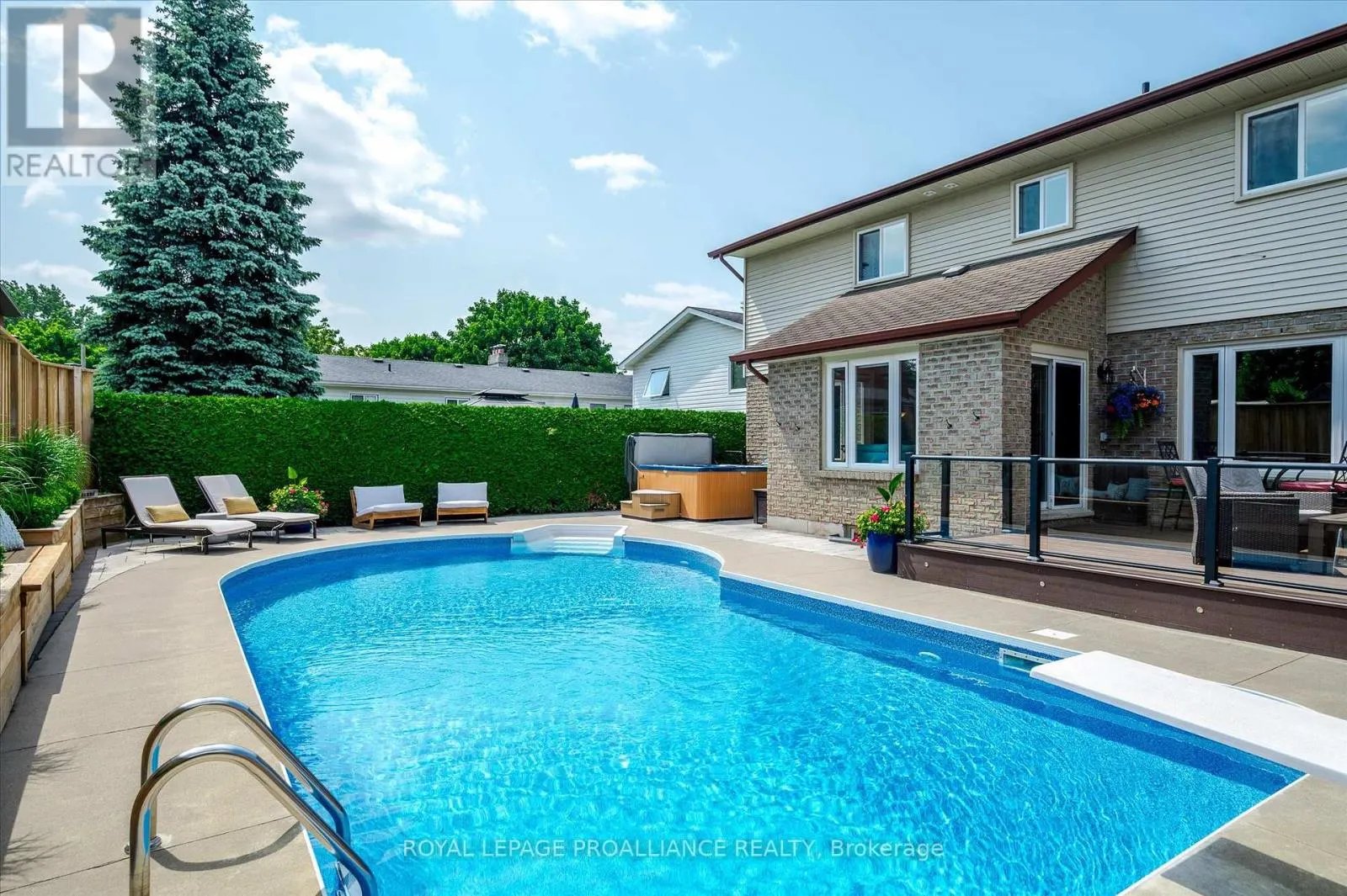 2112 LORRAINE DRIVE