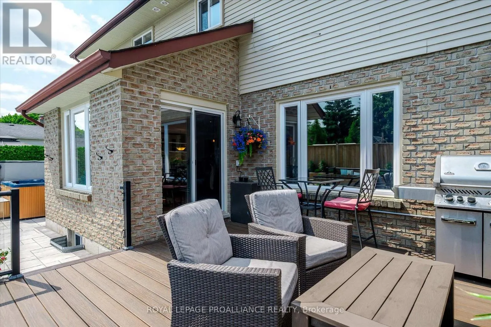 2112 LORRAINE DRIVE