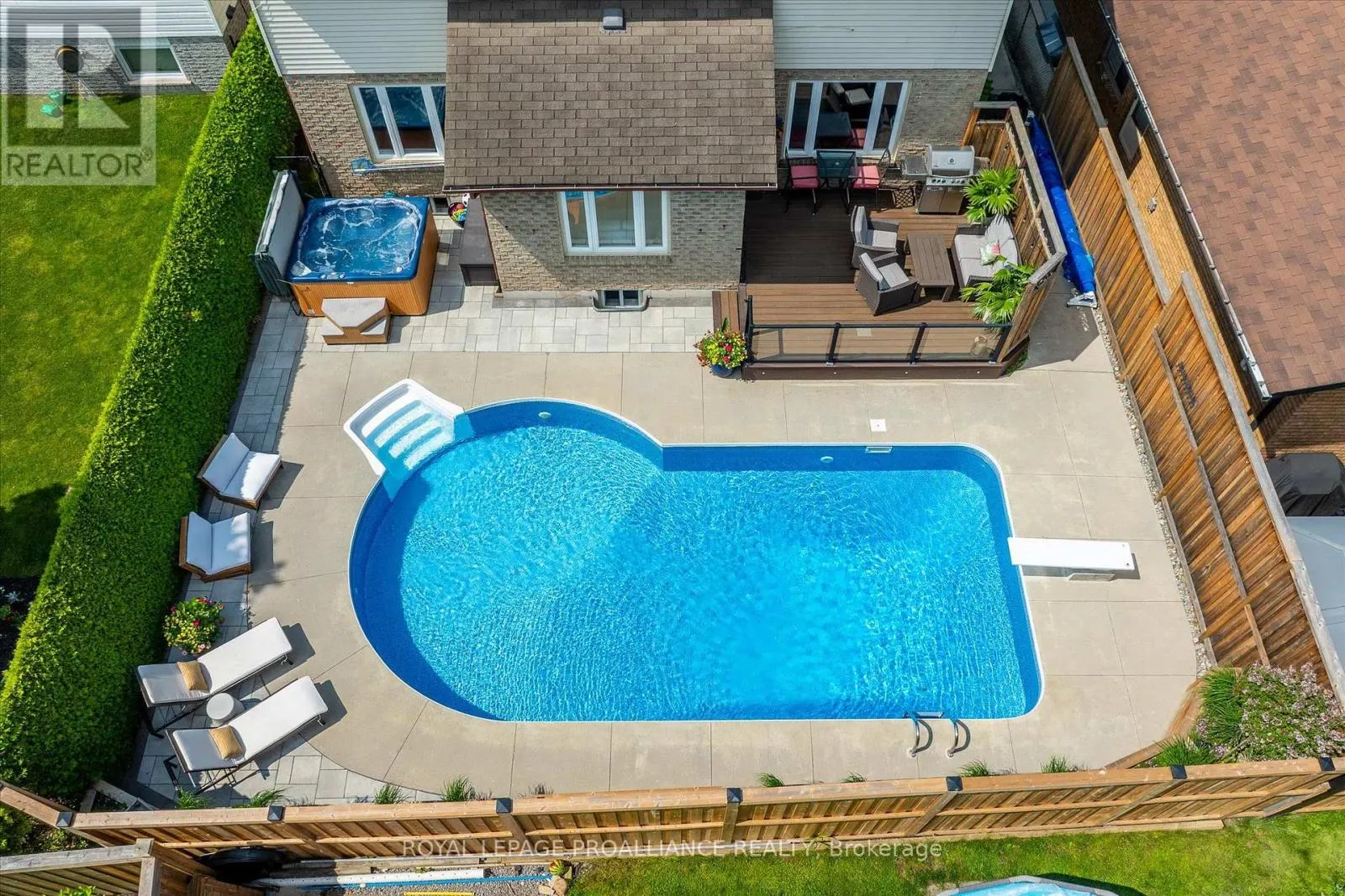 2112 LORRAINE DRIVE