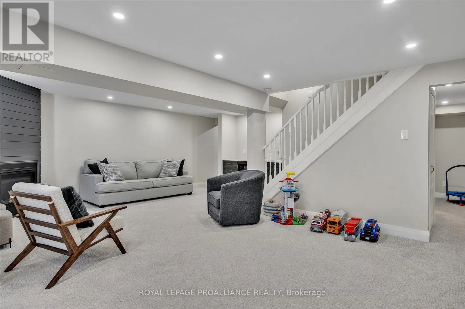 2112 LORRAINE DRIVE