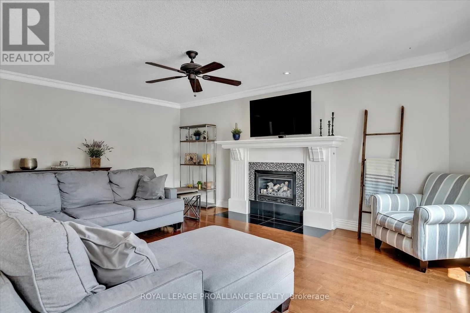 2112 LORRAINE DRIVE