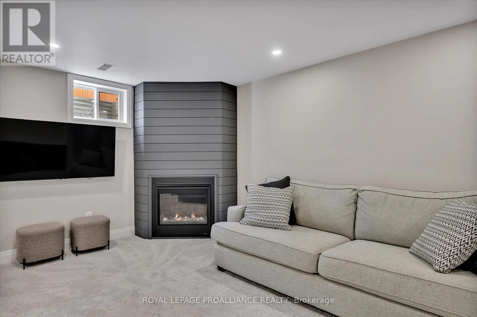 2112 LORRAINE DRIVE