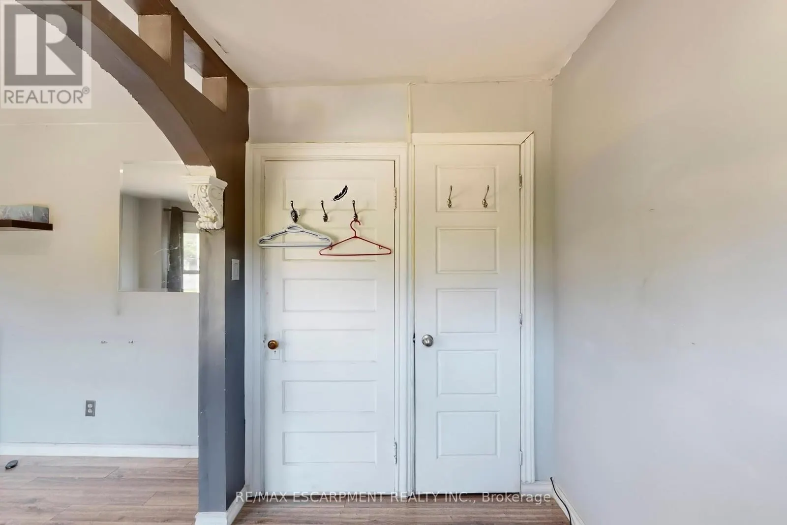 206 LOCKE STREET N