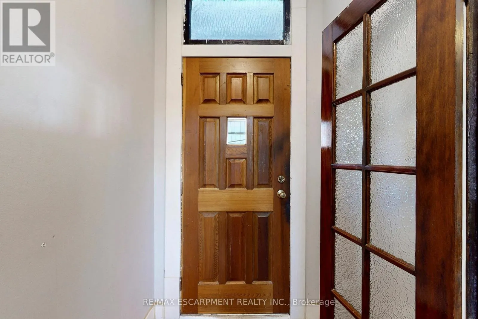 206 LOCKE STREET N