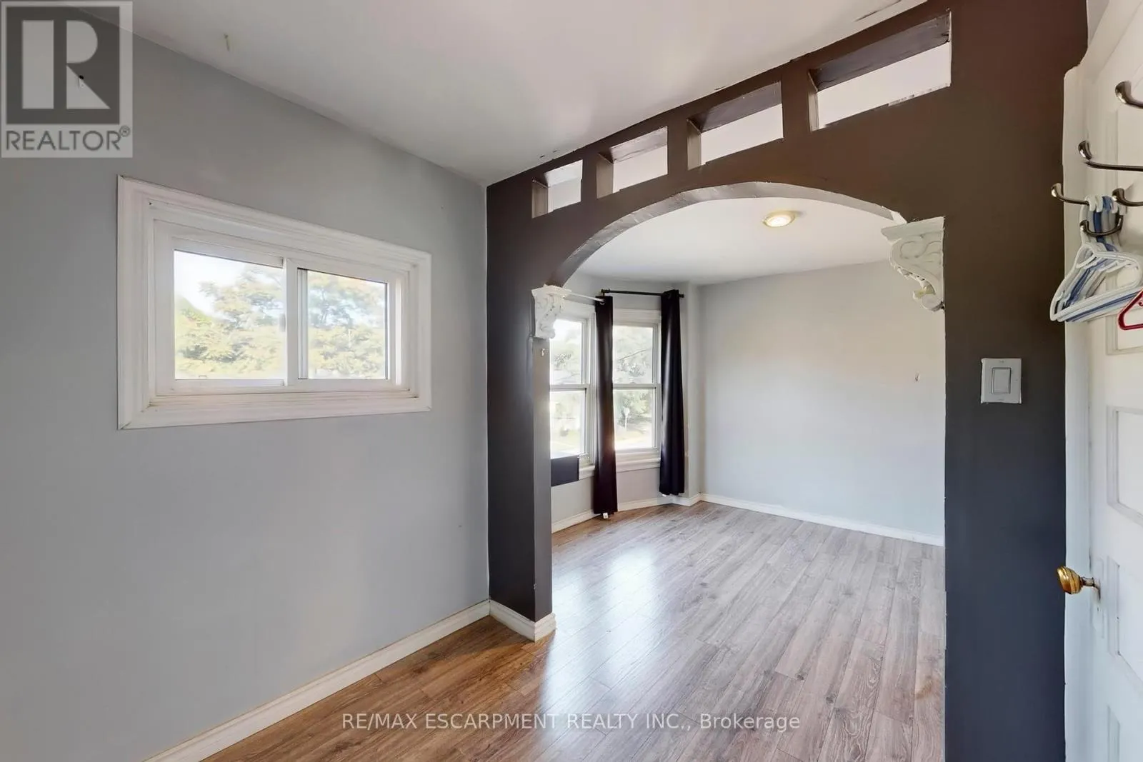 206 LOCKE STREET N