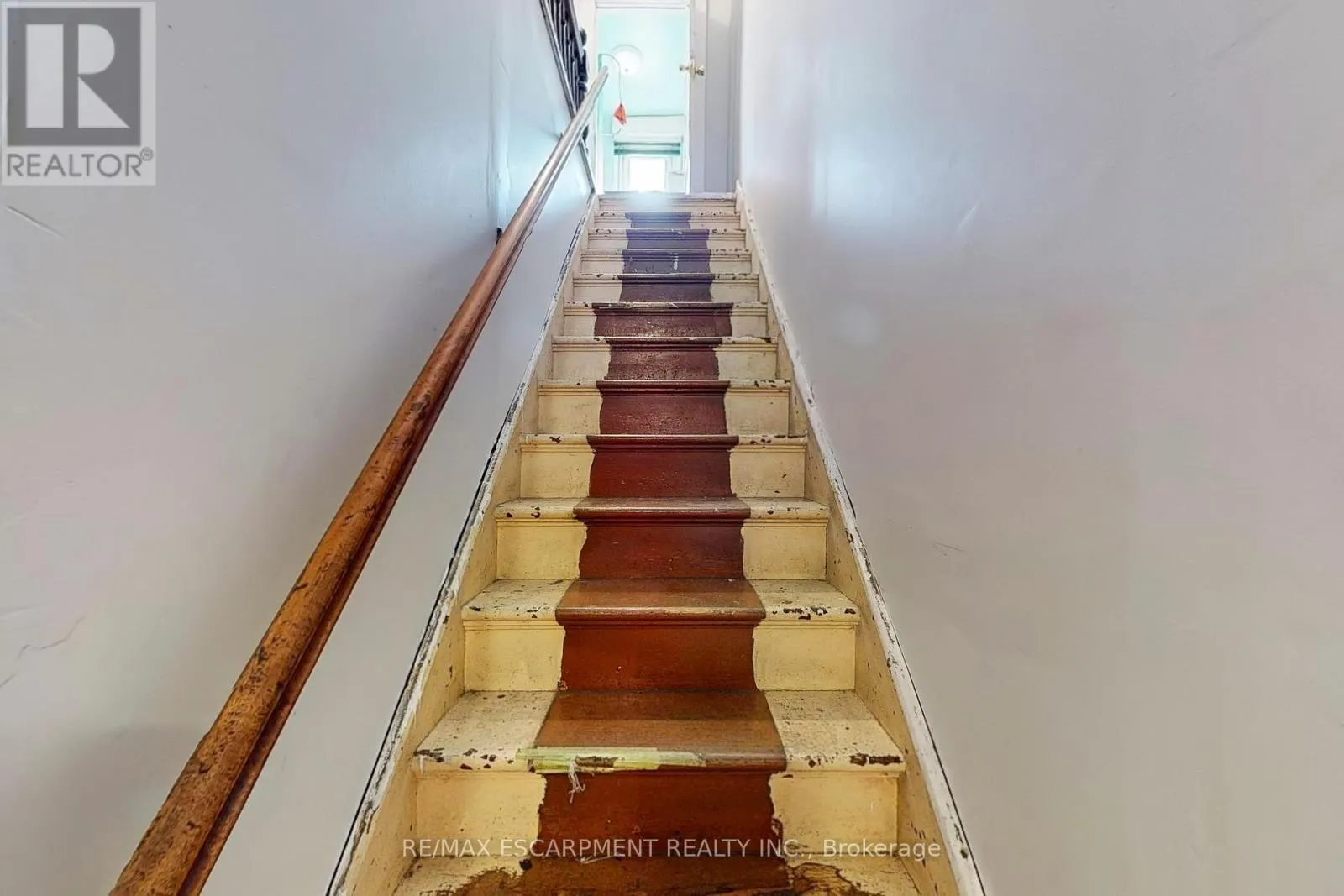 206 LOCKE STREET N